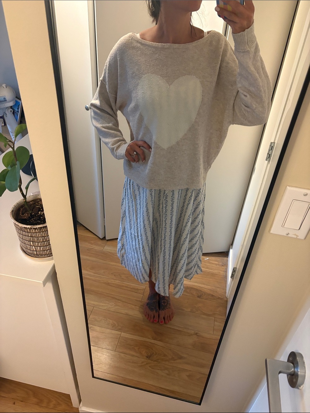 American Eagle Outfitters Cream Heart Crewneck Sweater